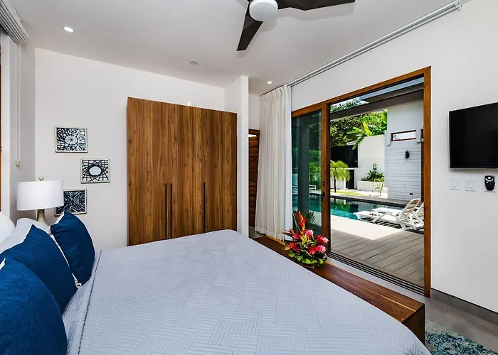 Private Pool With Direct Access To 2 Beaches!