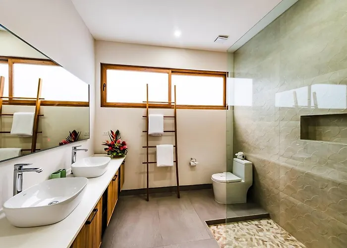 Private Pool With Direct Access To 2 Beaches!