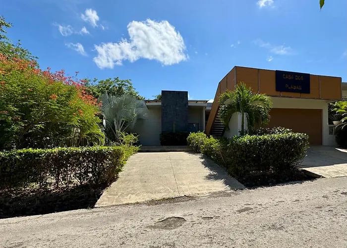 Private Pool With Direct Access To 2 Beaches!